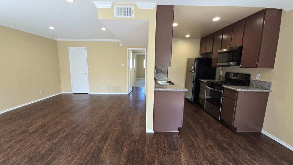 Building Photo - 338 S Arroyo Dr