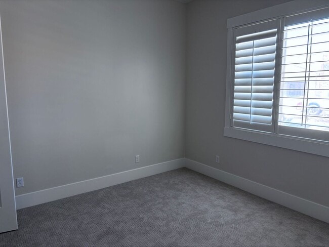 Building Photo - Brand New 3 bed plus office/2.5 bath in beautiful Coral Canyon!