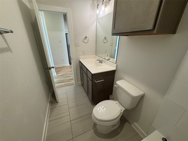 Building Photo - 31138 Myers Hvn Ln