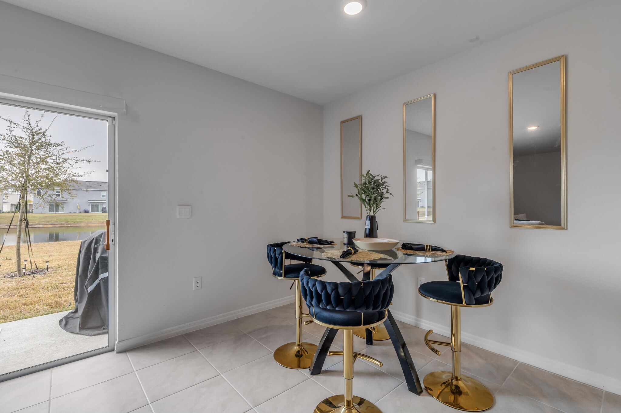 Building Photo - 2724 Silver Canoe Dr