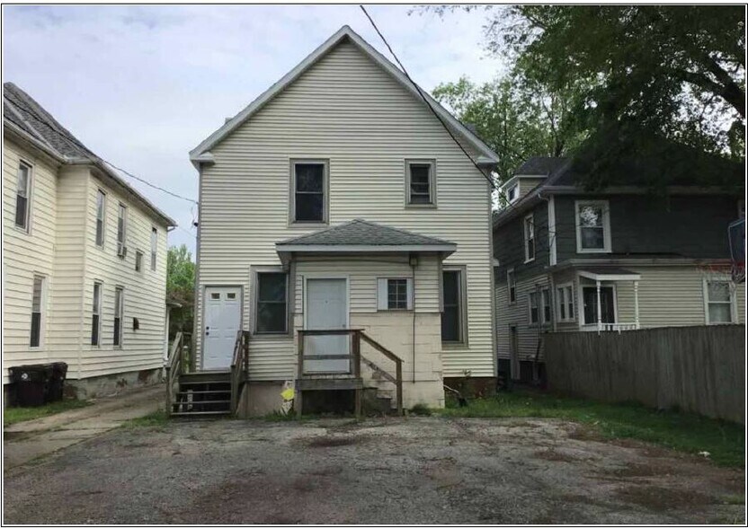Rear - 1418 W Barker Ave