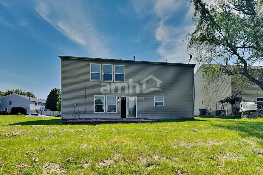 Building Photo - 14470 Forsythia Ln