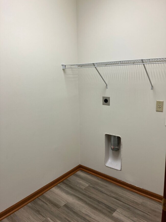 Building Photo - Modern & Spacious 2-Bedroom Ranch Condo – ...