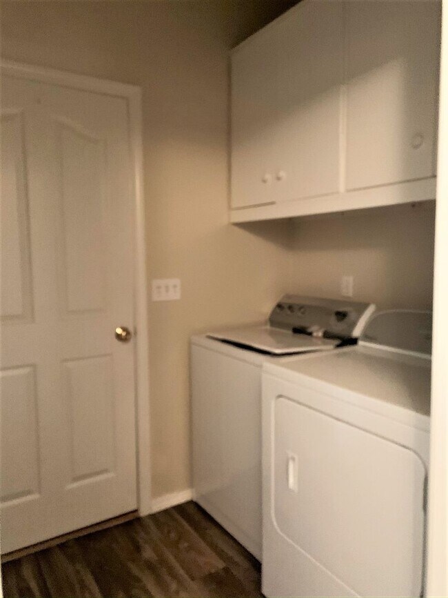 Building Photo - Great 3 bed 2 bath home in downtown Eagle.