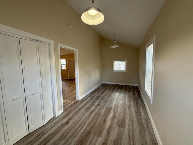 Building Photo - 155 N Main St