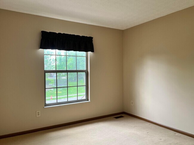 Building Photo - 758 N Starr Dr