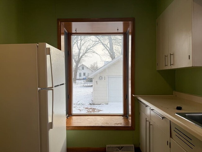 Building Photo - 57 N Terrace