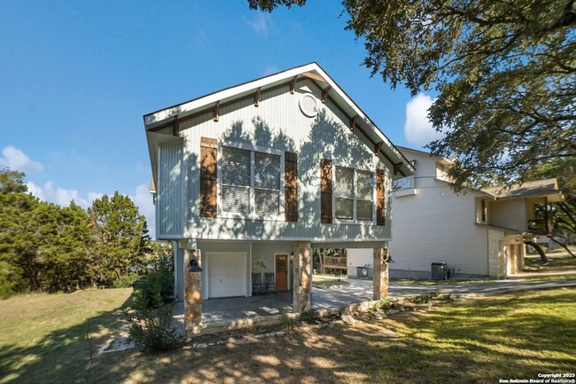 Building Photo - 693 Riviera Dr