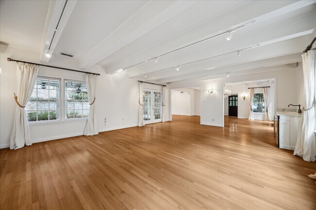 Building Photo - 2117 Chilton Rd