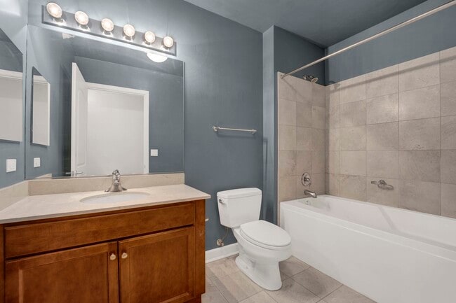 Building Photo - 450 E Waterside Dr