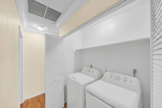 Building Photo - 1350 Riverside Cir
