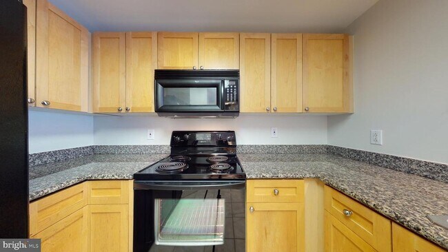 Building Photo - 777 7th St NW