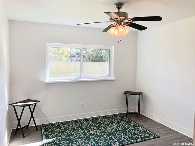 Building Photo - Modern Comfort Meets Classic Charm – Spacious Alachua Rental