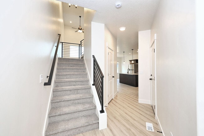 Building Photo - 1377 N Sage Dr