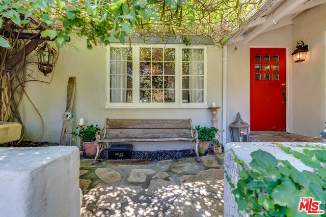 Building Photo - 8900 Hollywood Hills Rd