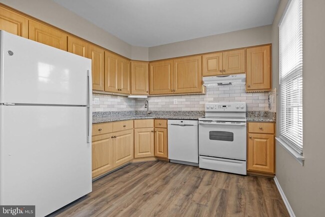 Building Photo - 560B Thrush Ct