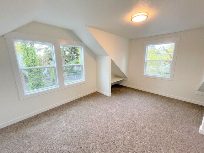 Building Photo - 620 SE 146th Ave