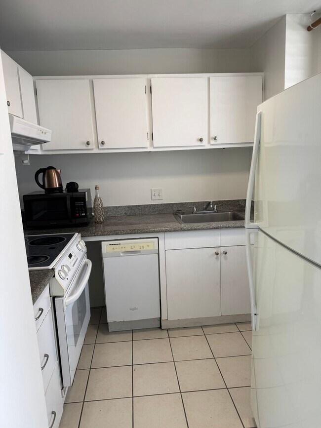 Building Photo - 1848 Kahakai Dr