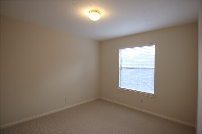 Building Photo - 3123 W Hampton Dr