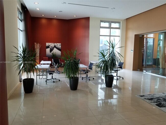 Building Photo - 300 S Biscayne Blvd