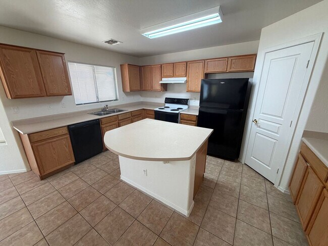 Building Photo - 6631 S 18th Ln