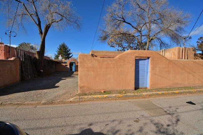 Building Photo - 142 Duran St