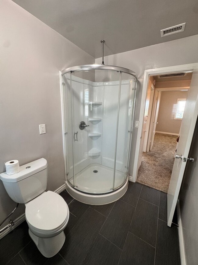 Building Photo - Spacious 2-Bedroom, 2-Bath Apartment for R...