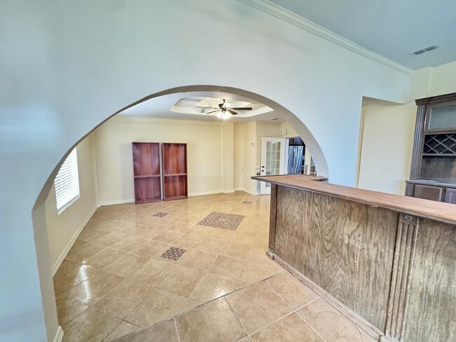 Building Photo - 111 Larga Vista Dr