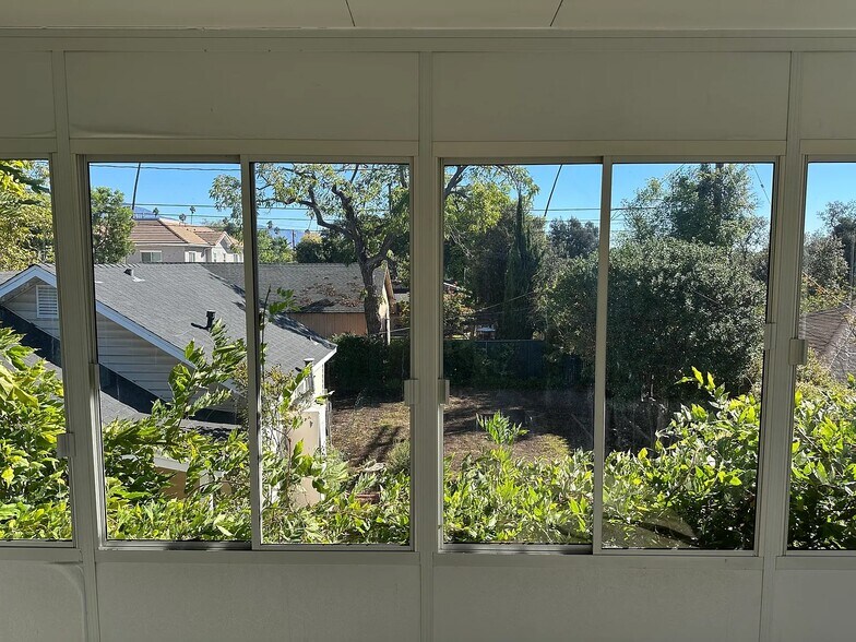 Building Photo - 216 S Greenwood Ave