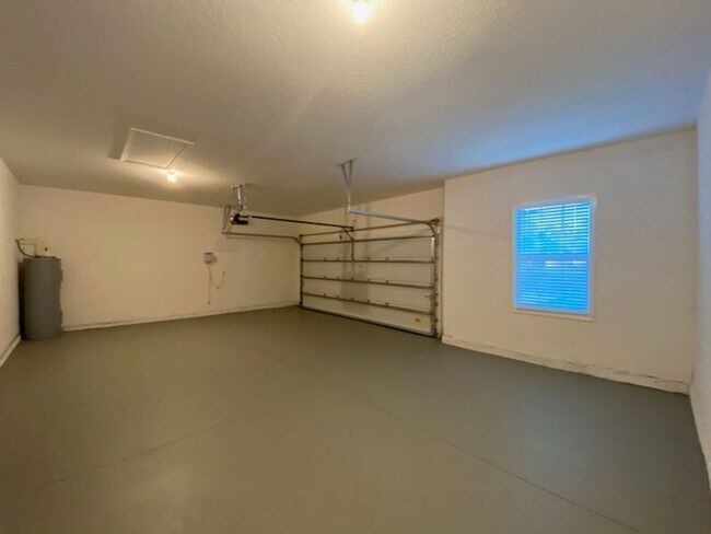 Building Photo - Like New 3 bedroom + den with French doors, screened in porch and Fenced yard and much more...