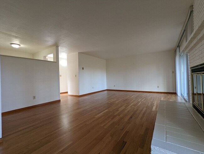 Building Photo - Great 3-Bedroom, 1.5-Bath Home In South Eugene!