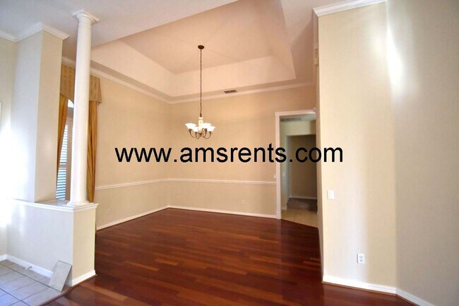 Building Photo - Spacious 5 bedroom home in Hunter Creek