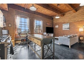Building Photo - 716 N 1st St
