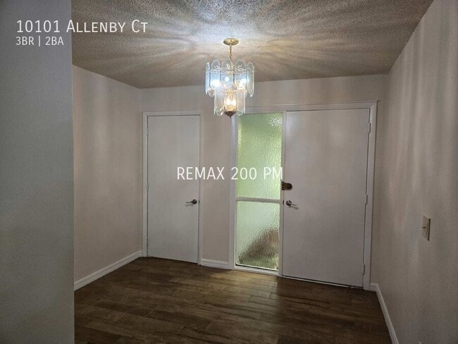 Building Photo - 10101 Allenby Ct