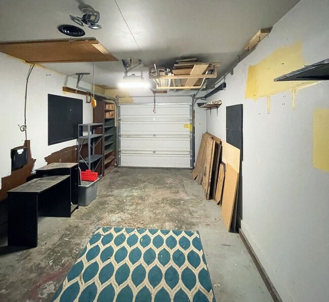 Building Photo - Spacious 3-Bedroom, 2-Bathroom Home