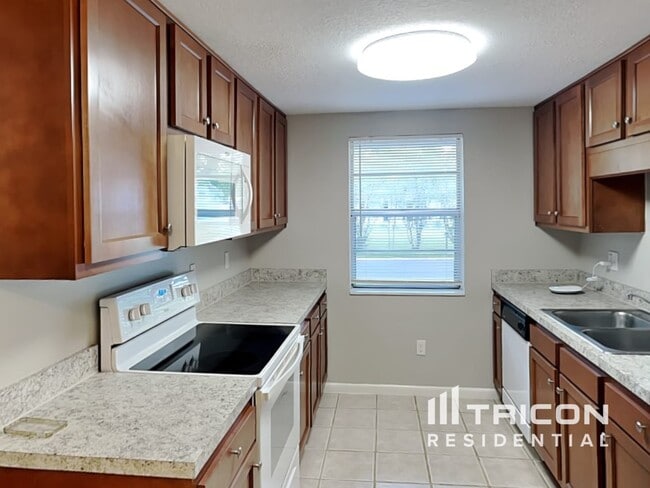 Building Photo - 2846 Tanglewood Blvd