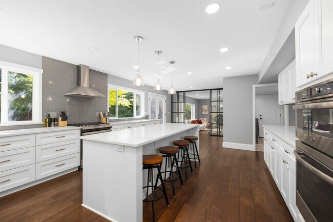 Building Photo - 7874 SW Bayberry Dr
