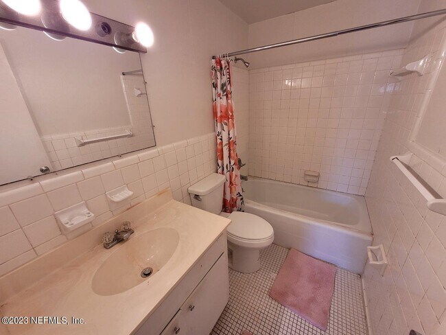 Building Photo - 1540 El Prado Rd