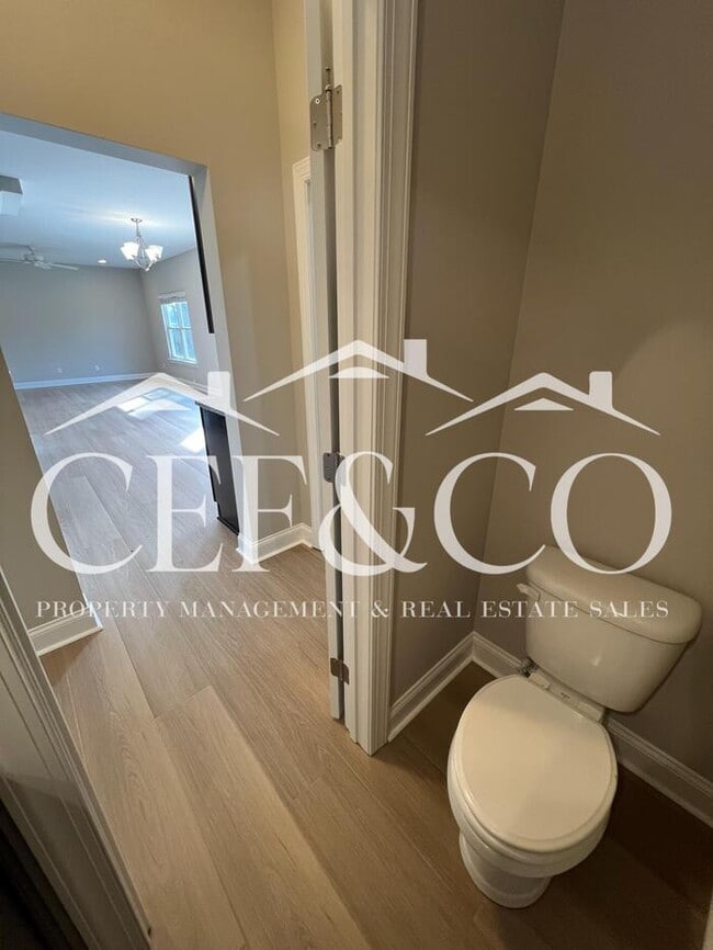 Building Photo - Spacious 3 bedroom 2.5 bedroom available in Moore!