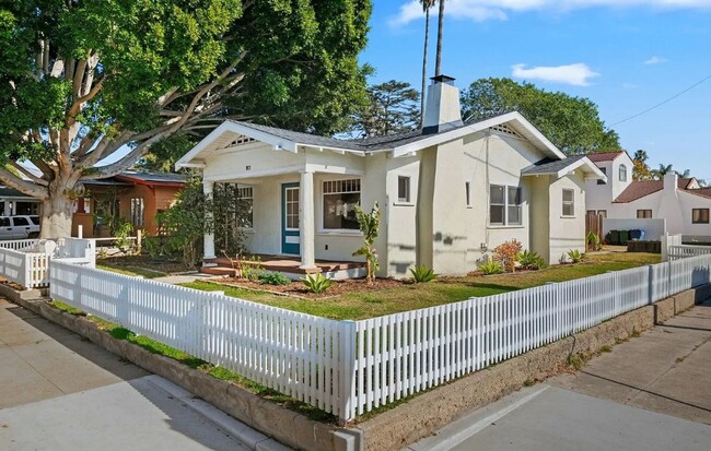 Building Photo - Spacious Craftsman 3bdrm Bungalow on Wests...