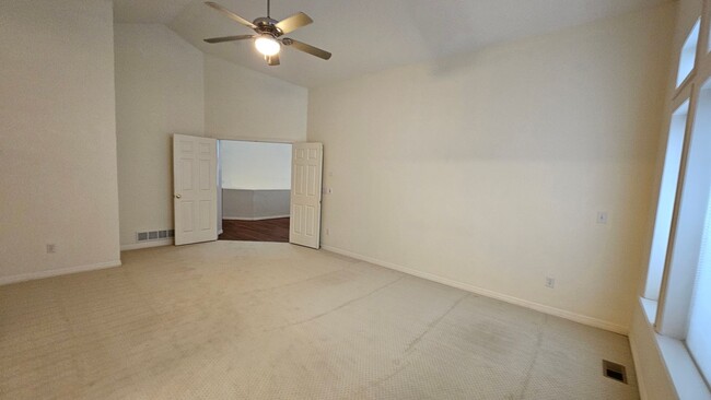 Building Photo - Executive Ranch in the Broadlands
