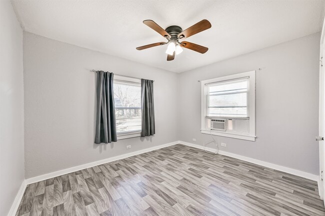 Building Photo - 1021 Maple St