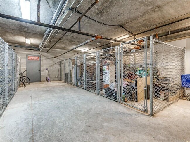 Building Photo - 1 NE 2nd St