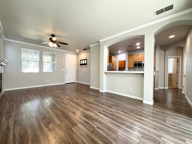 Building Photo - Rosevilles desirable Highland Reserve neighborhood