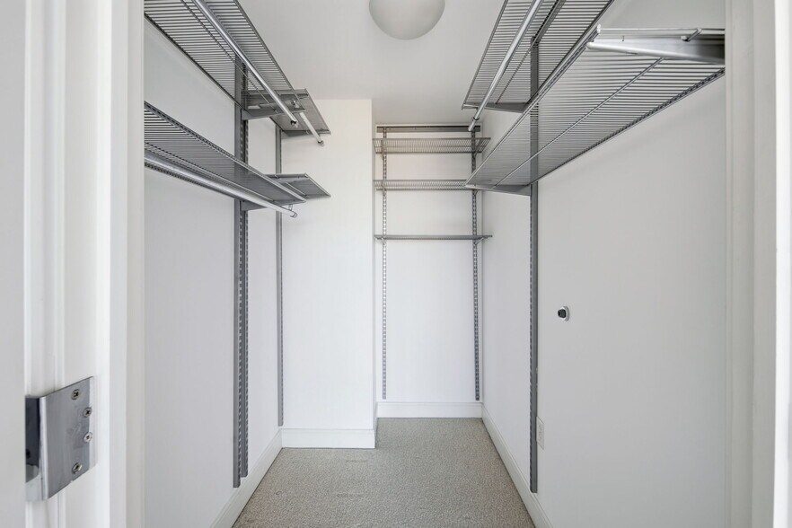 Building Photo - 1111 19th St N