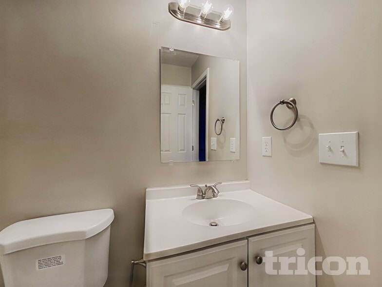 Building Photo - 7715 Hidden Creek Dr