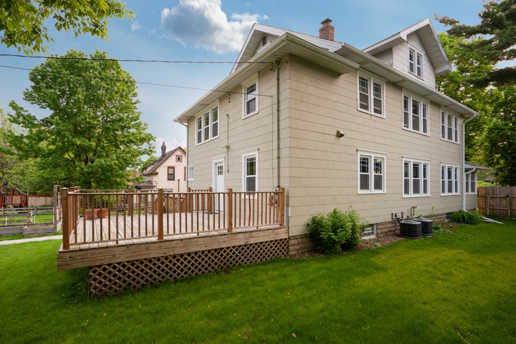Side view of the deck - 3430 24th Ave S