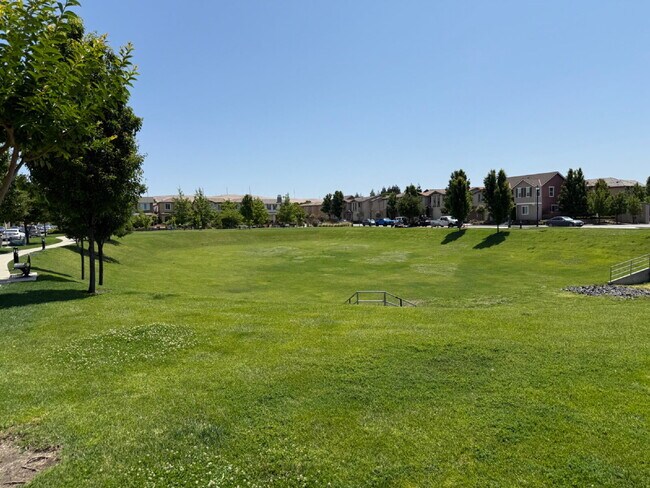 Building Photo - Beautiful Newer Built 3 Bed/2.5 Bath Detached Home in Great Livermore Location