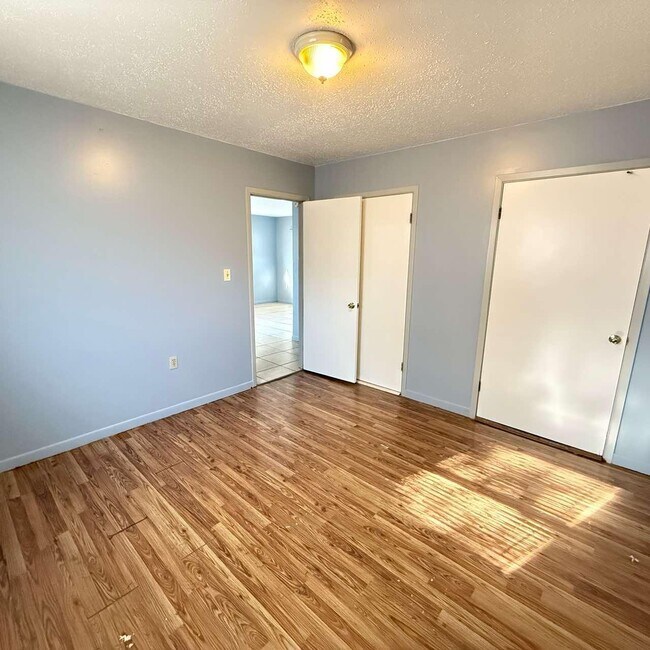 Building Photo - 824 Tanager Rd