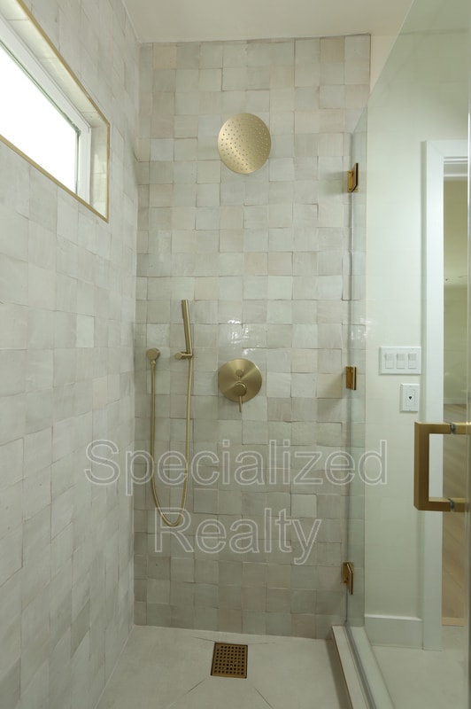 Building Photo - 1827 Hill Dr